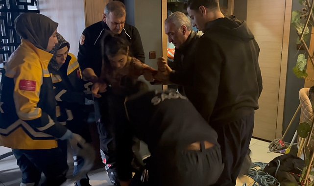 Düştüğü havalandırma boşluğundan halatla kurtarıldı
