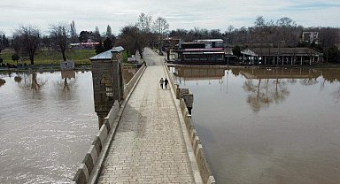Edirne'de nehirlerin debileri düşüşe geçti, köprüler yaya trafiğine açıldı