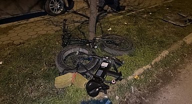 Ehliyetsiz sürücünün kullandığı otomobil, elektrikli bisiklete çarptı; 1'i ağır 2 çocuk yaralandı