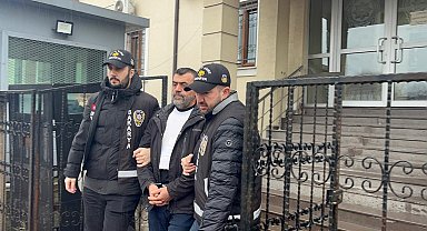 Eşini ve ilişkisi olduğunu iddia ettiği emlakçıyı öldüren emekli polis adliyede