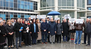 Eski eşinin üniversite kampüsünde öldürdüğü Meliha için adliye önünde açıklama