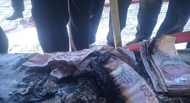 Evinde çıkan yangında 183 bin TL'si de yandı