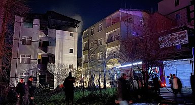 Evinde çıkan yangını söndürmek isterken yaralandı