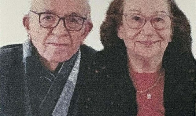 Evlerinde öldürülmüş halde bulunan çift, toprağa verildi