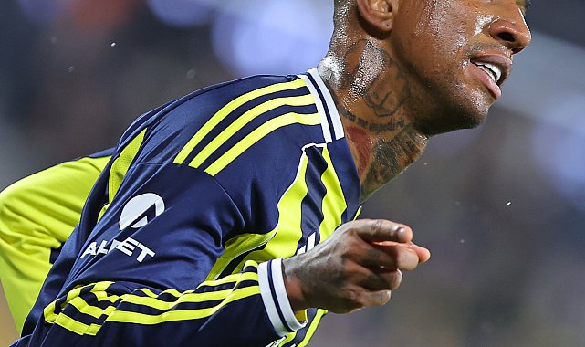 Fenerbahçe, Erzurumspor FK'yı ikinci yarıda bulduğu gollerle 3-1 mağlup etti