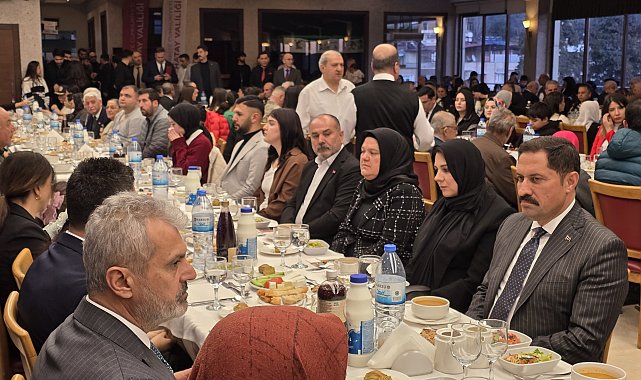 Hatay'da ilk iftar 'Büyük Aile Sofrası'nda yapıldı
