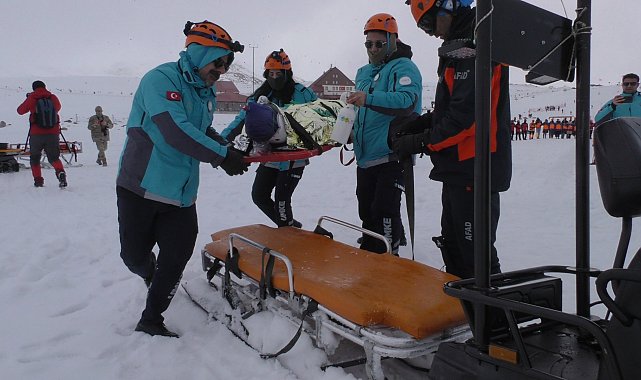 Hesarek Kayak Merkezi'nde arama-kurtarma tatbikatı