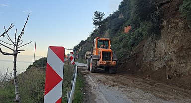 Heyelanda kapanan sahil yolu açıldı