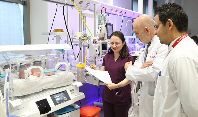 İç organları göğüs kafesinde doğan bebek, ameliyatla sağlığına kavuştu
