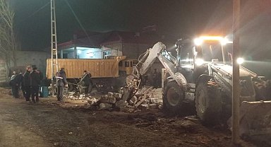 Iğdır'da kamyon eve girdi; 1 yaralı