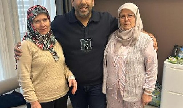 İki kız kardeş aynı gün meme kanserini yendi