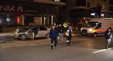 İki otomobilin çarpıştığı kazada sürücülerden biri 2,50 promil alkollü çıktı: 6 yaralı