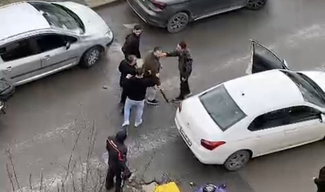 İstanbul- Ataşehir'de 3 kişi bir kişiye sopayla saldırdı; ayıranlar da darbedildi