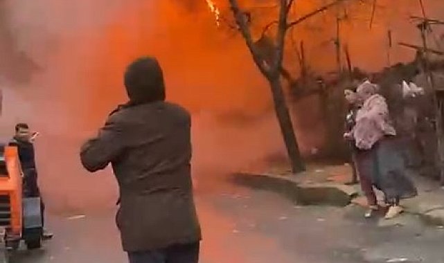 İstanbul - Avcılar'da gecekonduda çıkan yangın yan binaya sıçradı