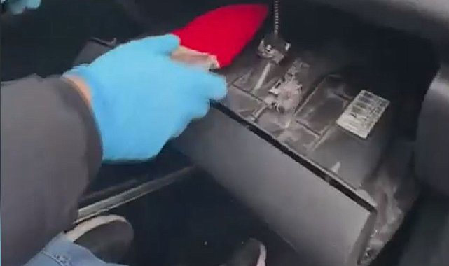 İstanbul- Bakırköy'de denetim sırasında durdurulan otomobilden uyuşturucu çıktı; 2 gözaltı
