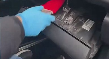 İstanbul- Bakırköy'de denetim sırasında durdurulan otomobilden uyuşturucu çıktı; 2 gözaltı