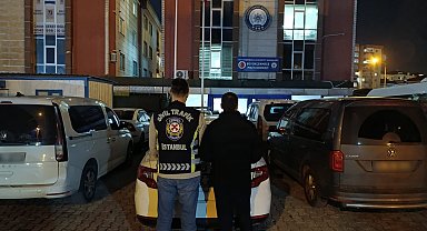 İstanbul - Büyükçekmece'de tartıştığı kişinin aracına saldıran şüpheli yakalandı