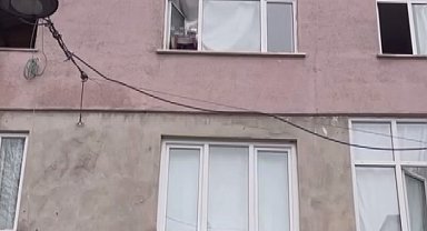 İstanbul- Esenler'de pencereye çıkıp tencere ve tavaya vuran kadın mahalleliyi bıktırdı