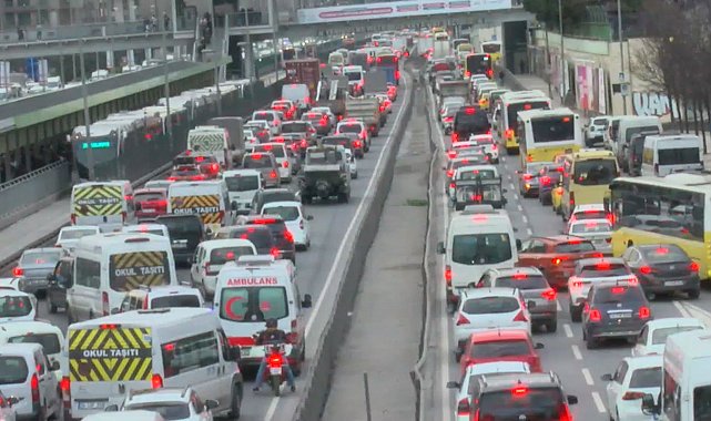İstanbul - İstanbul'da trafik yoğunluğu yüzde 85'e ulaştı