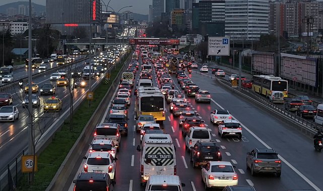 İstanbul - İstanbul'da trafik yoğunluğu yüzde 89'a ulaştı