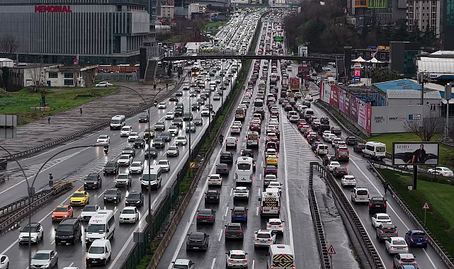 İstanbul - İstanbul'da trafik yoğunluğu yüzde 90'a ulaştı