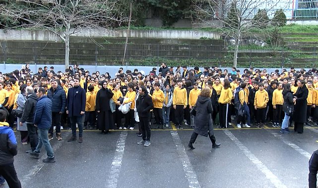 İstanbul - İstanbul'daki okullarda 6 Şubat depremlerinin 3'üncü yılında bir dakikalık saygı duruşu