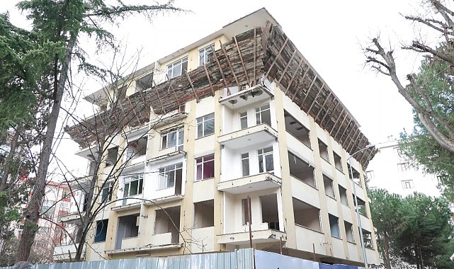 İstanbul- Kadıköy'de Duygu Apartmanı kontrollü yıkıldı