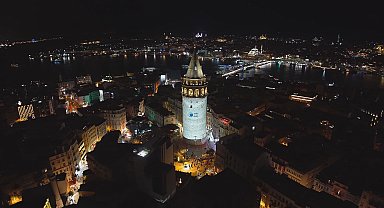 İstanbul - Kahramanmaraş depreminin yıl dönümü nedeniyle Galata Kulesi'ne video yansıtıldı