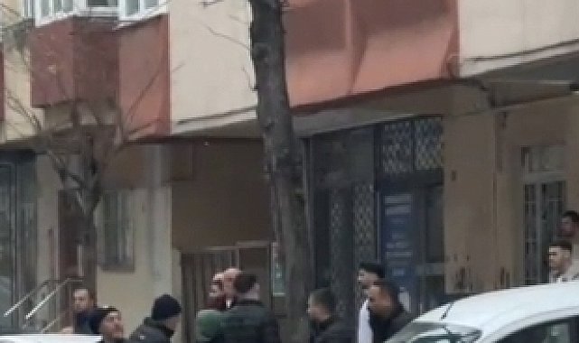 İstanbul - Küçükçekmece'de iftar saatinde çıkan park yeri kavgası kamerada