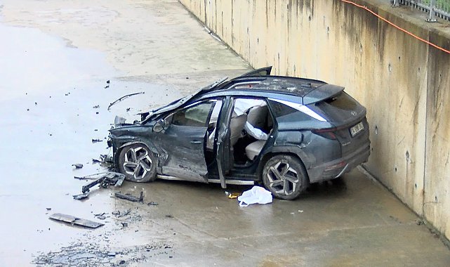 İstanbul - Küçükçekmece'de kaza yapan otomobil dereye uçtu