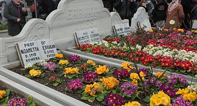 İstanbul - Necmettin Erbakan vefatının 15'inci yılında kabri başında anıldı