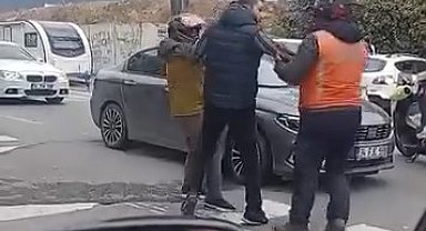 İstanbul- Ümraniye'de yol verme kavgasında silah çekti