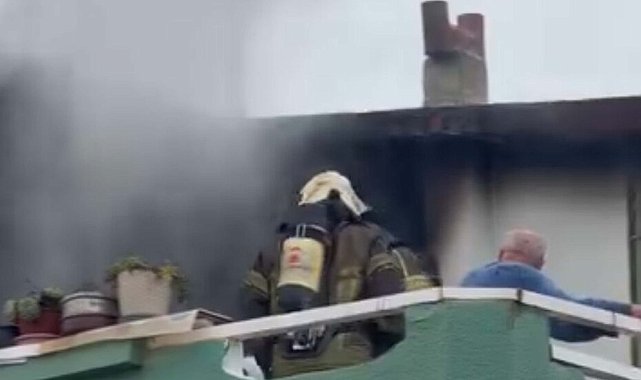 İzmir'de ev yangını: 1 ölü, 1 yaralı