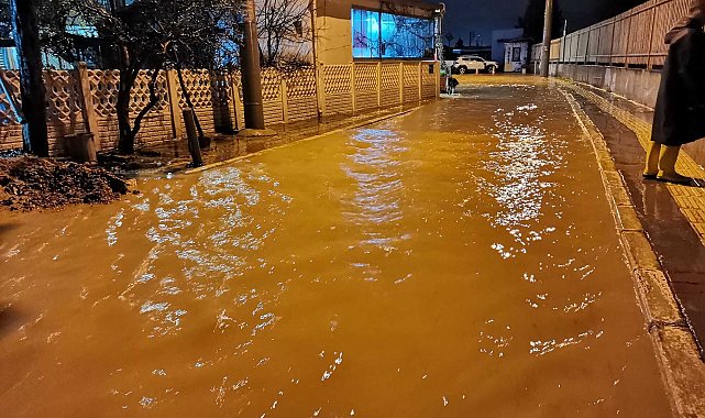 İzmir'de sağanak sırasında kamyonetle alt geçitte mahsur kalan sürücü öldü