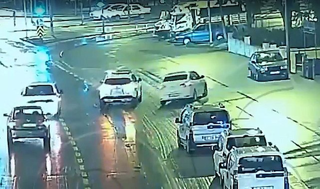 Kaldırıma çıkarak polisten kaçan aday sürücünün ehliyeti iptal edildi