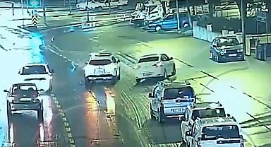 Kaldırıma çıkarak polisten kaçan aday sürücünün ehliyeti iptal edildi