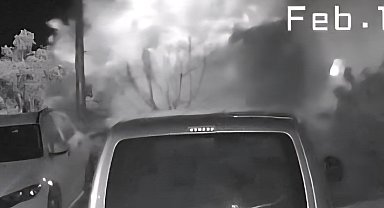 Kamyonun şarampole devrildiği kaza kamerada; 1 yaralı