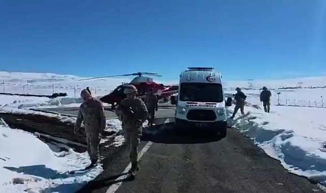 Kardan yolu kapalı mezradaki hasta, ambulans helikopterle hastaneye yetiştirildi