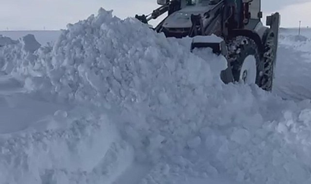 Kars'ta kardan kapanan 142 köy yolu ulaşıma açıldı