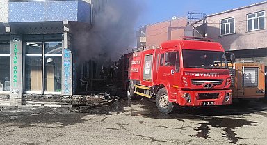 Kars'ta mobilya deposunda yangın