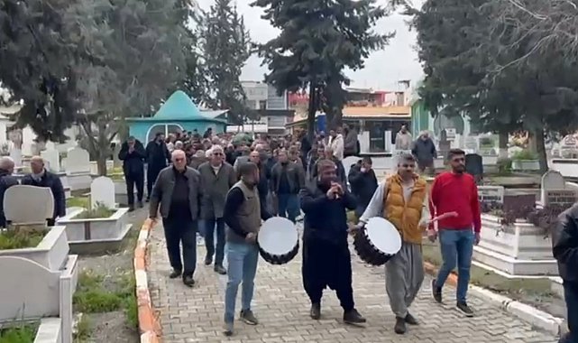 Kazada ölen motosiklet sürücüsünün cenazesinde, gelenek gereği davul-zurna çalındı