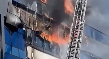 Kocaeli'de 7 katlı iş merkezinde yangın