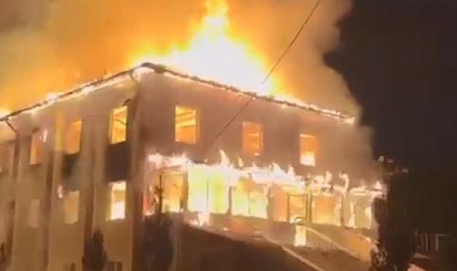 Köy camisi alev alev yandı