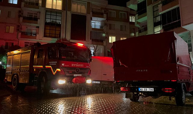 Manisa'da heyelan; sitenin istinat duvarı çöktü