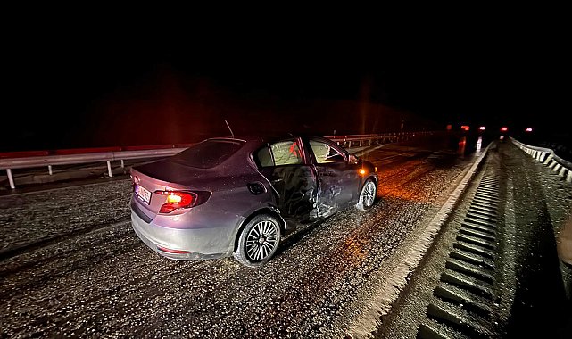 Manisa'da kaza yapan otomobile başka bir otomobil çarptı; 2 yaralı