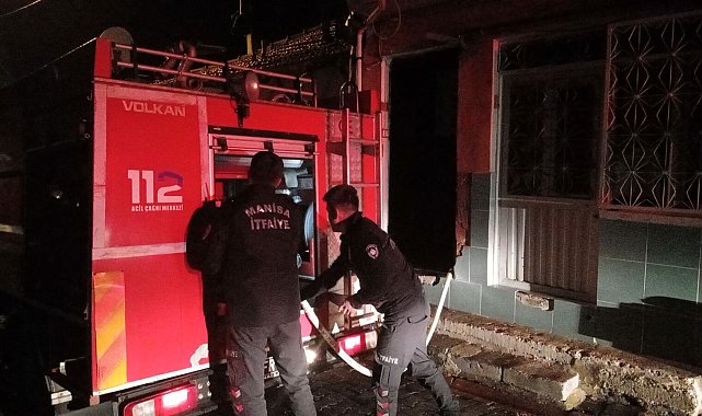 Manisa'da kümeste çıkan yangında 50'nin üzerinde güvercin öldü