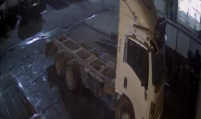 Manisa'da otomobil hırsızlığı kamerada