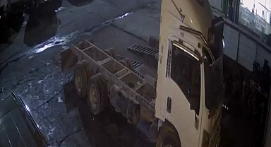 Manisa'da otomobil hırsızlığı kamerada