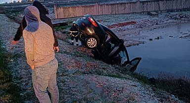 Mardin'de kayganlaşan yolda 3 araç şarampole devrildi: 9 yaralı