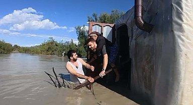 Muğla'da su basan barakada mahsur kalan 90 yaşındaki kadını AFAD kurtardı